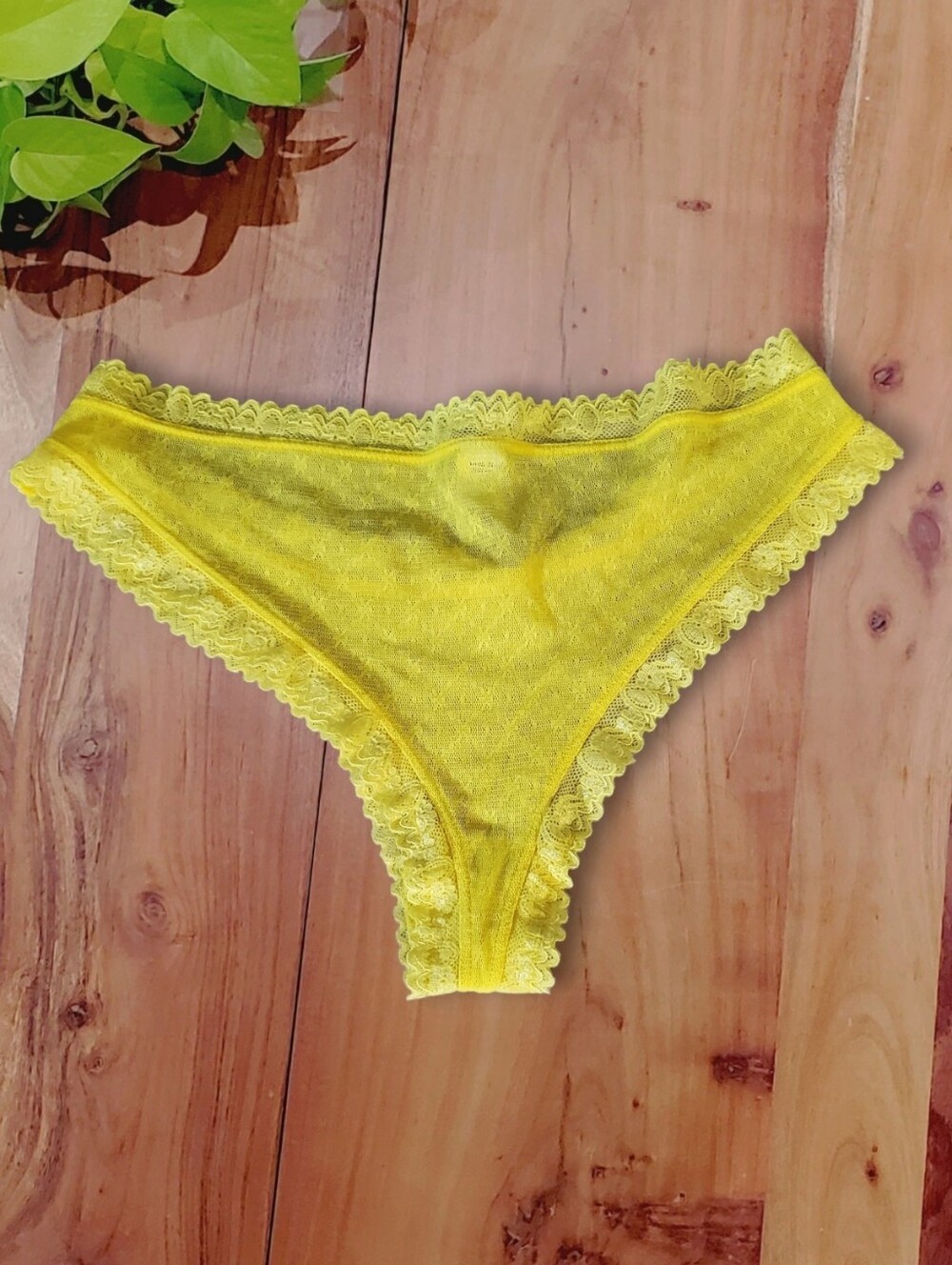 Rare LA SENZA Yellow Lace Cheeky Panty - Picture 2 of 11